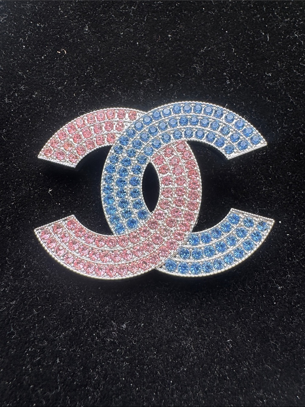 Brooch Interlocking